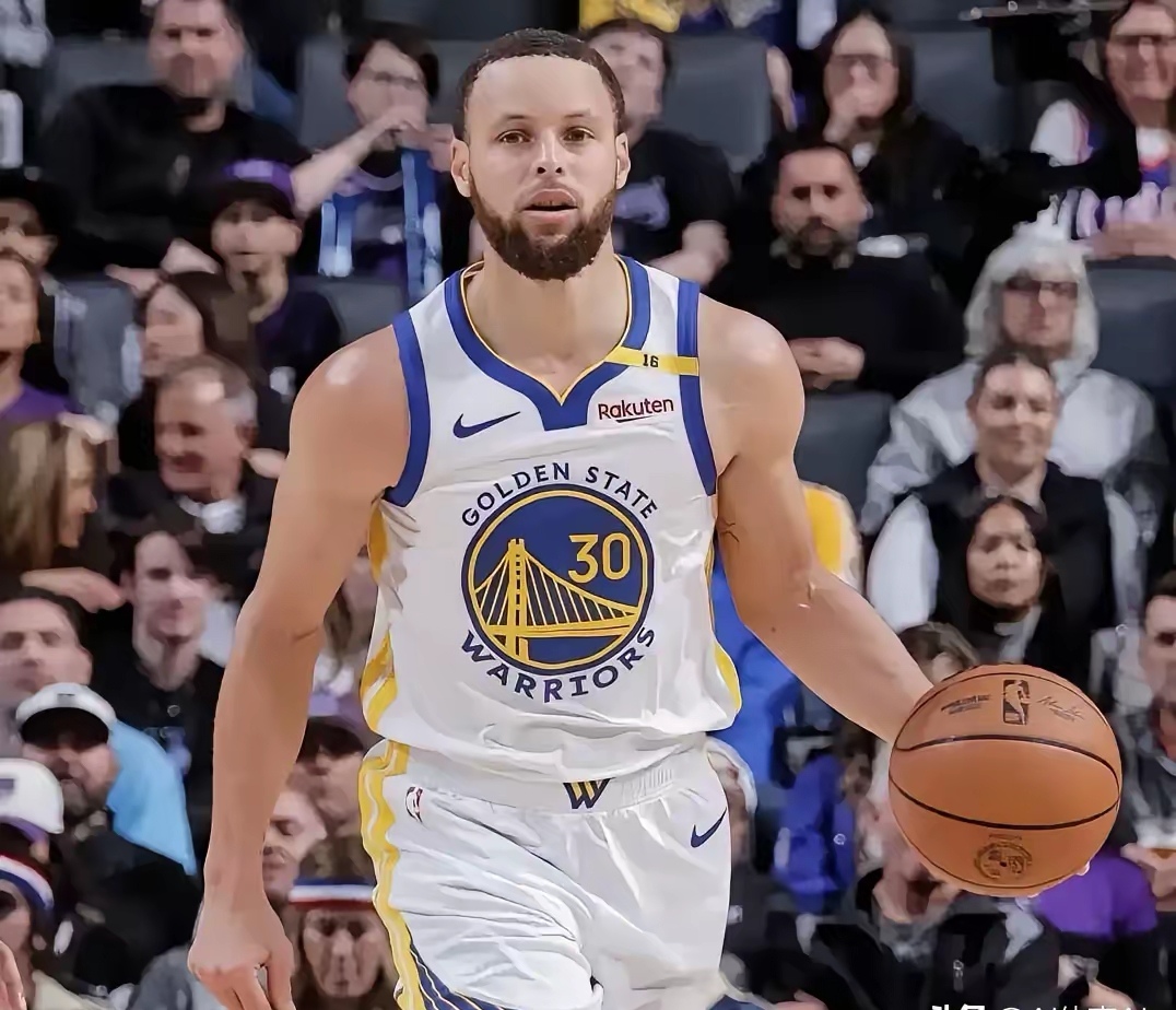 关于黄蜂轻取勇士B队，保罗关键制胜的信息