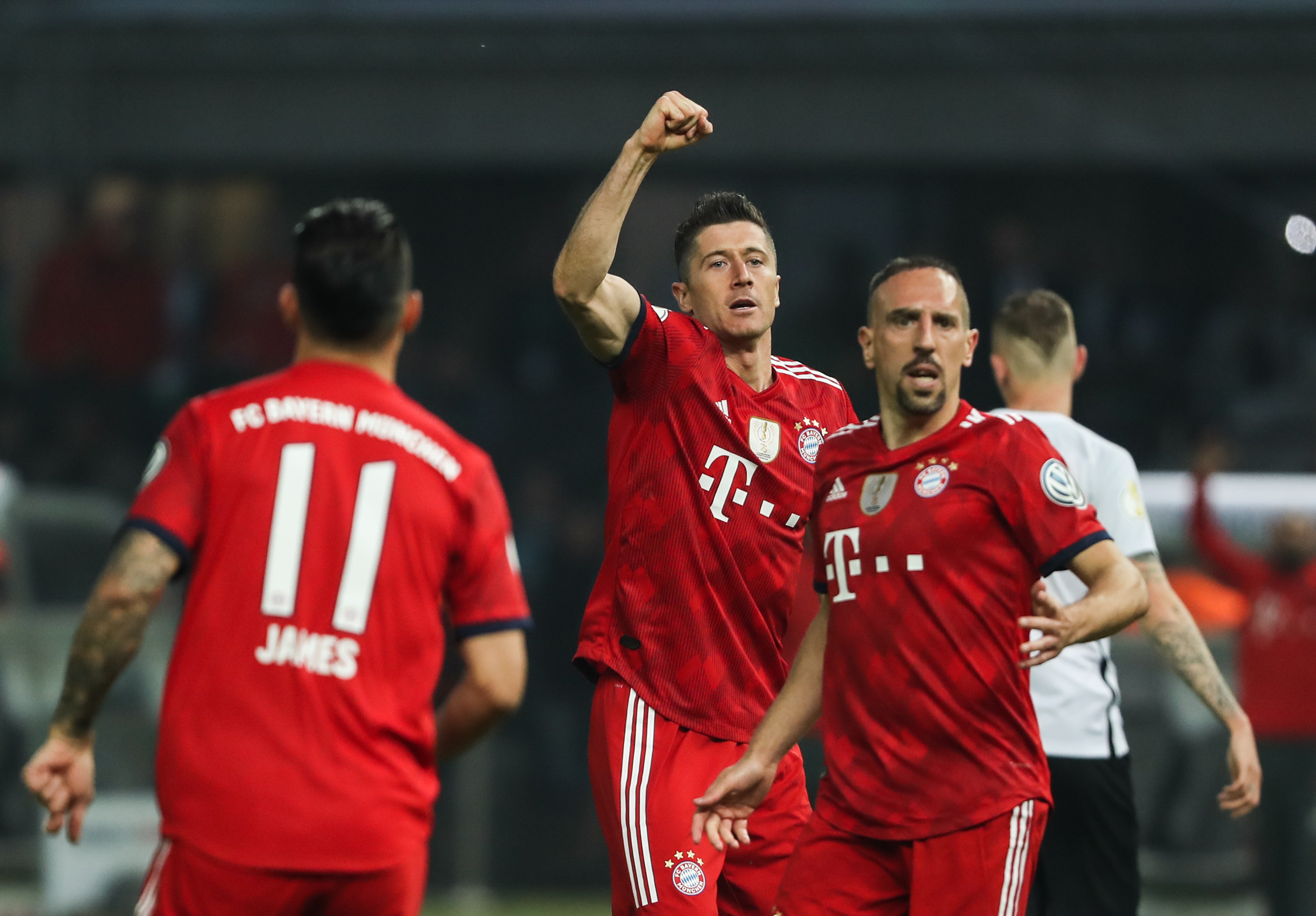 法兰克福客场大胜，德国足球联赛发挥出色