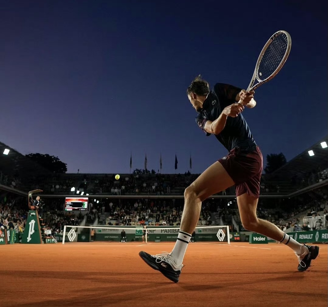 法国网球队绝地反击意大利网球队，梅德韦杰夫统治全场的简单介绍