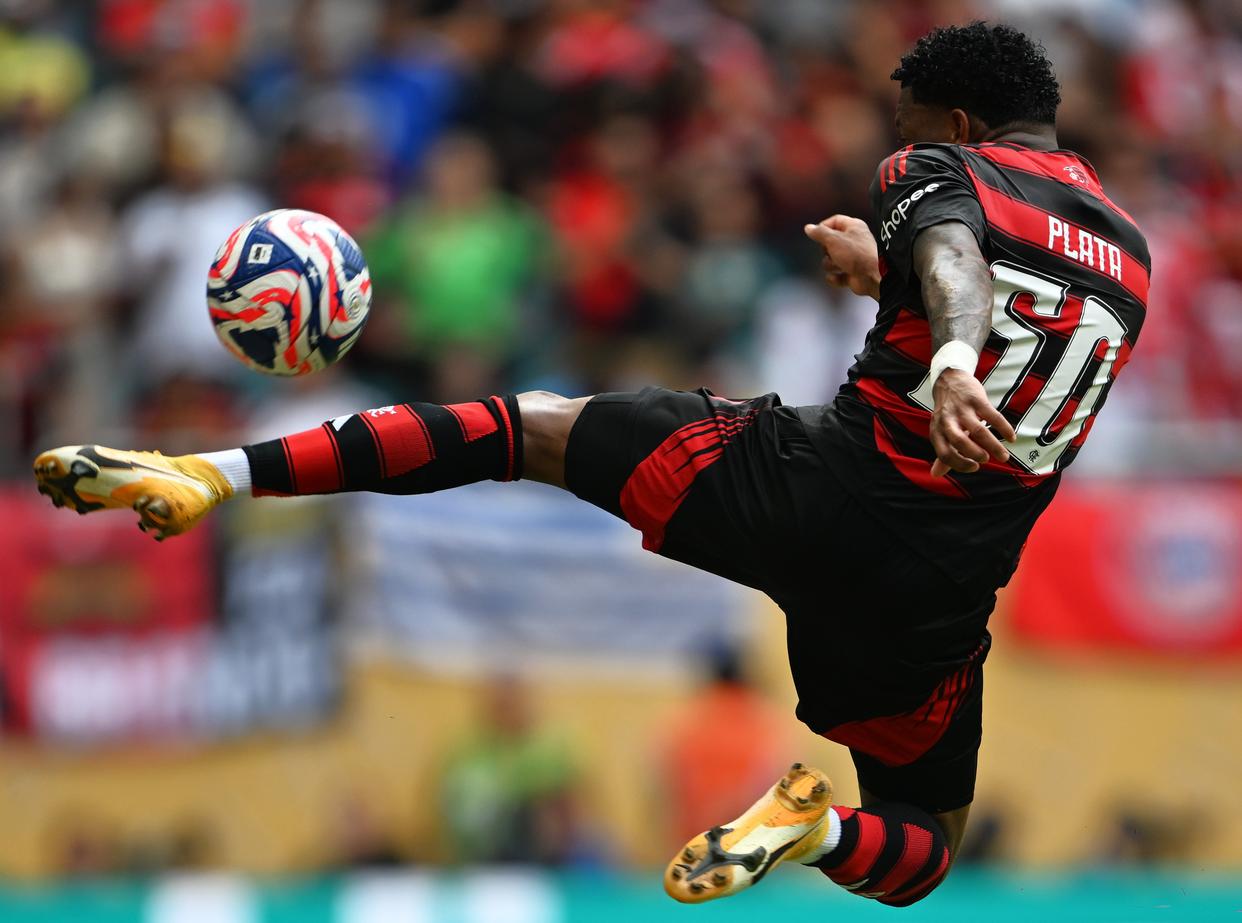 拜仁绝杀智利，阿圭罗关键制胜