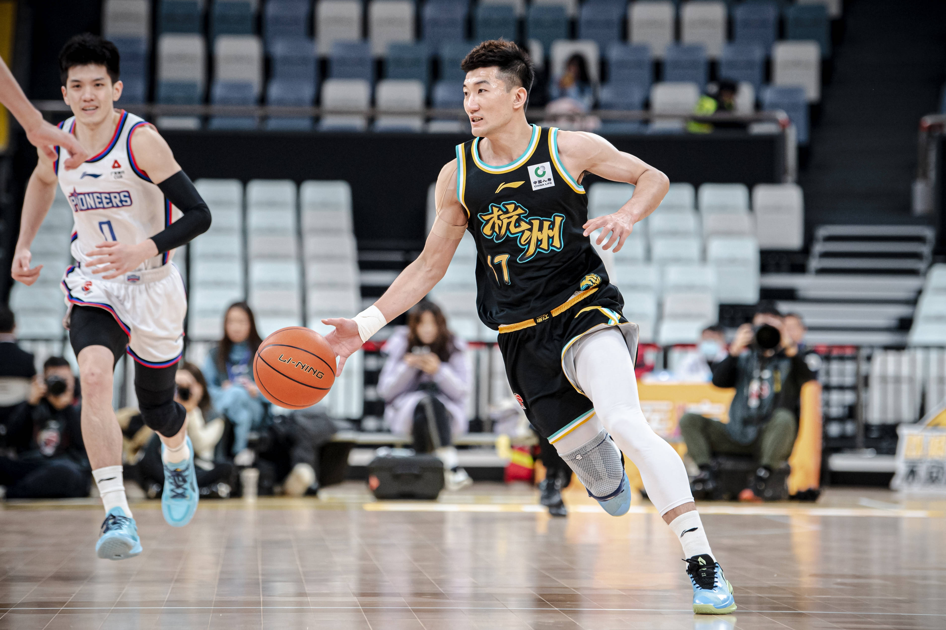 PG电子娱乐在线-马刺轻取浙江队，孙铭徽刷新纪录的简单介绍