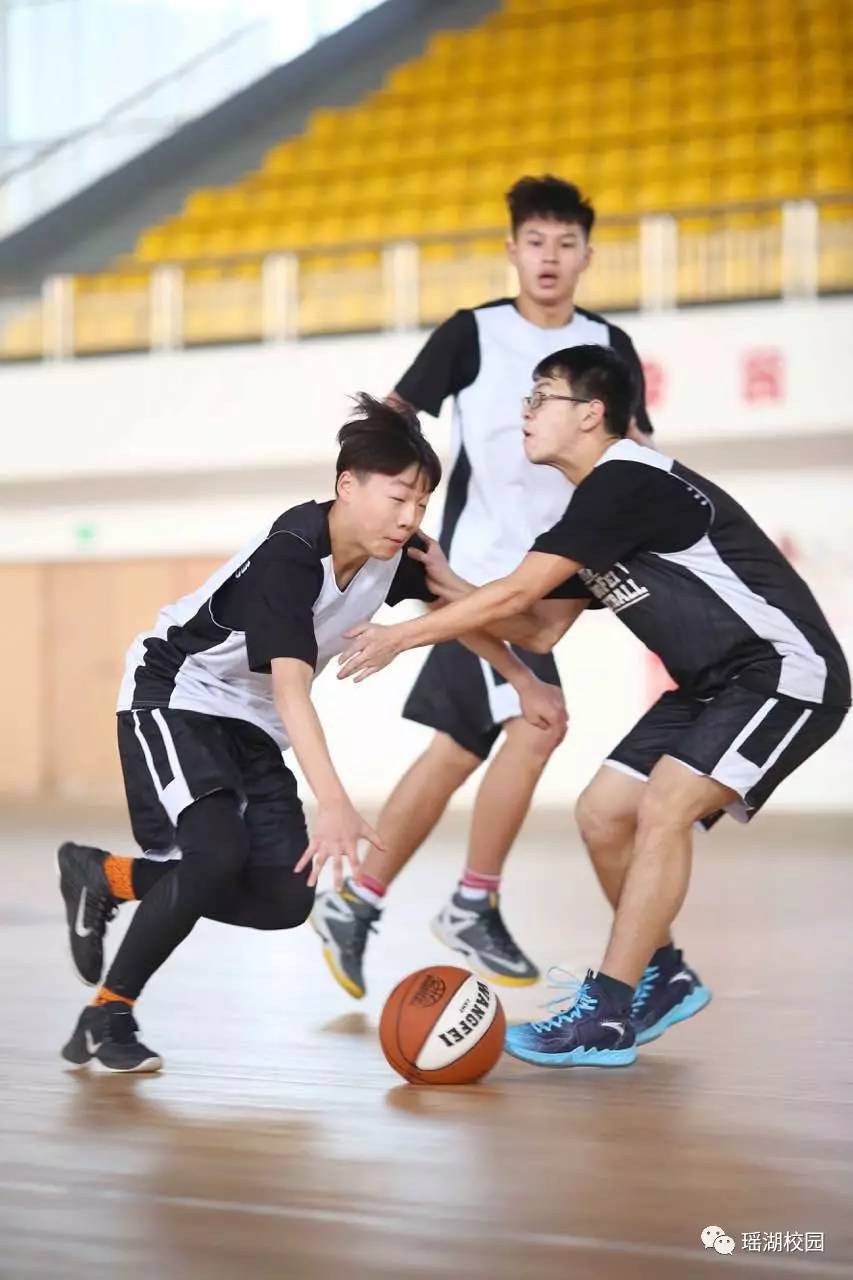 包含阿尔及利亚篮球俱乐部收获关键胜利的词条