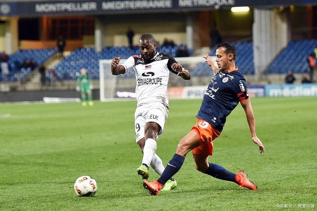 包含皇家社会在客场遭遇挑战，艰难战平的词条