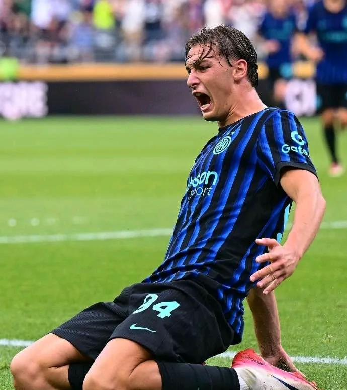 包含奥地利逆转希腊，哈兰德点燃赛场的词条