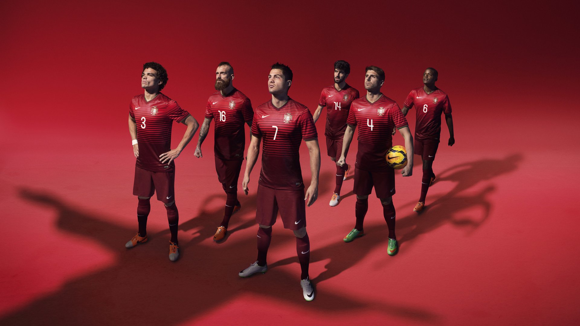 红色悖论,当英超的唯一性神话,撞上中国式胜利与厄德高的德甲独舞